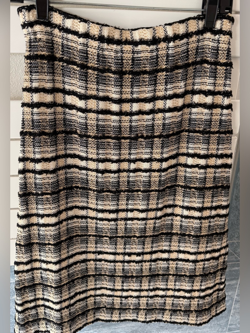St. John Black and Beige Tweed Pencil Skirt